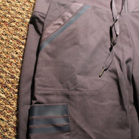 Grey's Anatomy 6 pocket jogger pant - Picture 2 of 4